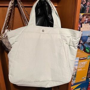 Lululemon tote bag